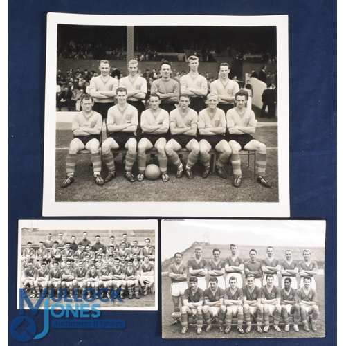 1131 - Early 1960s Leeds Utd black & white press photos to include 5 ½