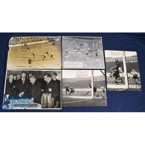 596 - Collection of Sheffield United early 1950s onwards b&w photographs varied sizes, good quantity of ma... 