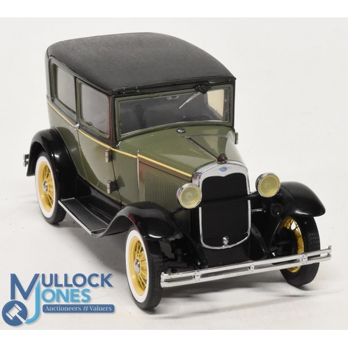 148 - Franklin Mint 1:24 Scale Cars, to include 1930 Model A Tudor - with documents boxed (1). Please note... 