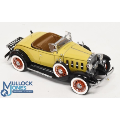 149 - Franklin Mint 1:24 Scale Cars, 1932 Chevrolet Confederate Sports Roadster - with documents boxed (1)... 