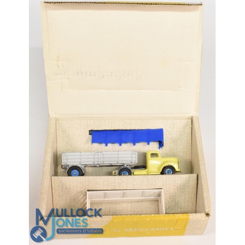 190 - Rare Dinky Toys No 424 Commer Convertible Articulated Truck 1963-66. A scarce item from Dinky. The C... 