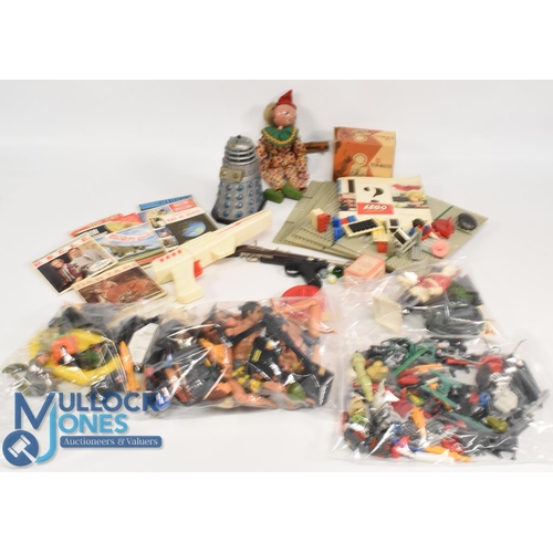 216 - Selection of Vintage Toys Pelham Puppet Clown, 7 Lego road base boards, View Master with some reels ... 