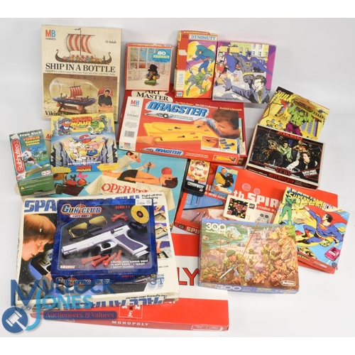 239 - Selection of Vintage Games & Jigaws To include MB Operation, Art Master, Space Attack!, Spirograph, ... 