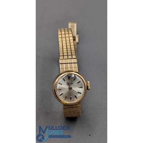 332 - Ladies 9ct Gold Omega Watch Strap marked 375 small face 14mm overall weight 22.3g (needs batteries)