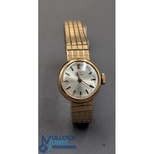 332 - Ladies 9ct Gold Omega Watch Strap marked 375 small face 14mm overall weight 22.3g (needs batteries)