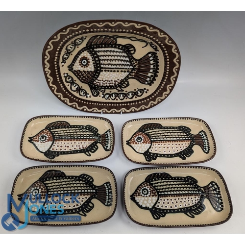 462 - Jean Hampton Penn Wolverhampton Studio Ware c1970 slipware fish designs: a mixed collection - large ... 