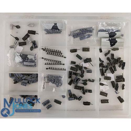 49 - Miniature Metal 1974 Nato Warsaw Pact 20mm Wargaming Tanks & Figures large quantity in 2 plastic div... 