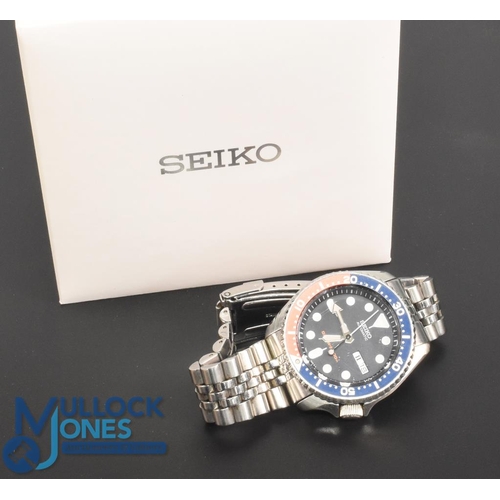 343 - Seiko Automatic Watch Divers Watch 200M Resist, Day Date, Stainless steel numbered with coloured dia... 