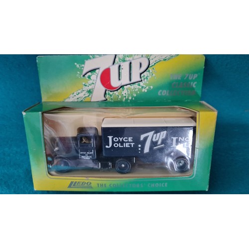 36 - Vintage 7up model