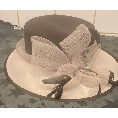 121 - Women's occasion hat