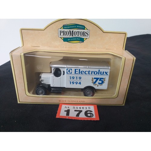 176 - Promotors Electrolux advertising truck