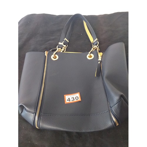 430 - Large women's fashion design hand bag