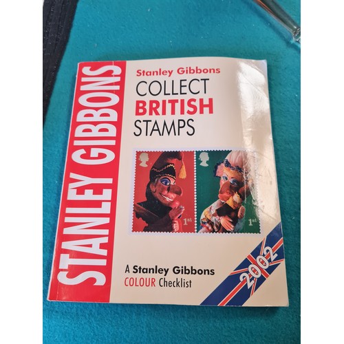 551 - Stanley Gibbons collect british stamps book