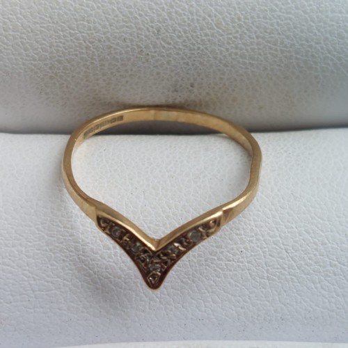 16 - 9ct gold/diamond wishbone ring