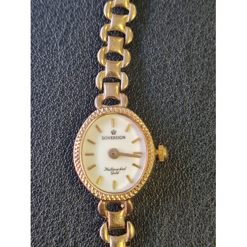 17A - Soild sovereign gold hallmarked watch