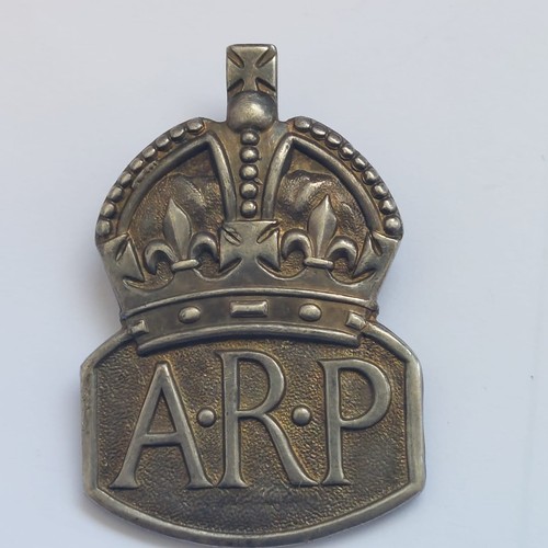 21D - Sterling silver ARP cap badge 1938

relisted due to non payer