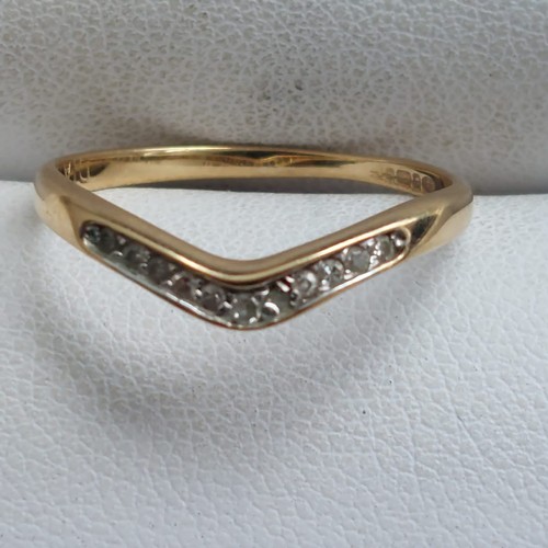 20E - 9ct gold and diamond ring

relisted due to non payer