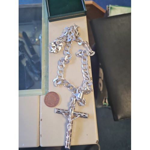 06 - very large & heavy silver  925 & crucifix 925