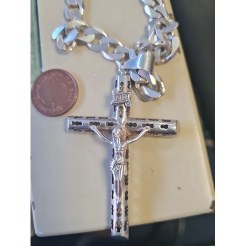 06 - very large & heavy silver  925 & crucifix 925