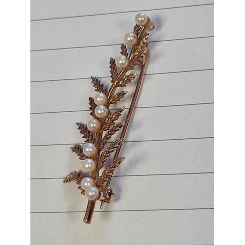 021a - Vintage 9ct gold broach