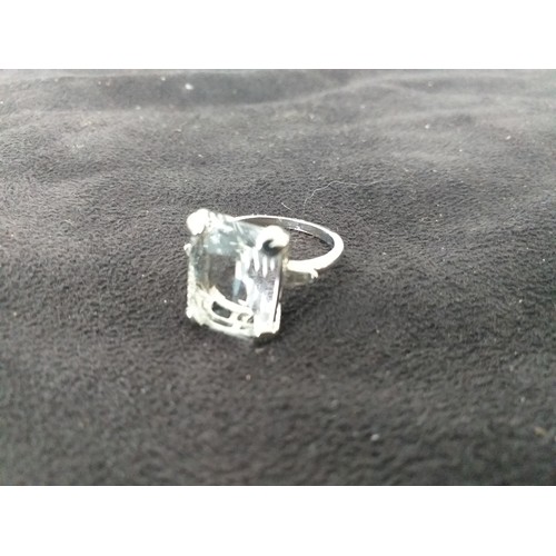 187 - ladies fashion ring large clear stone