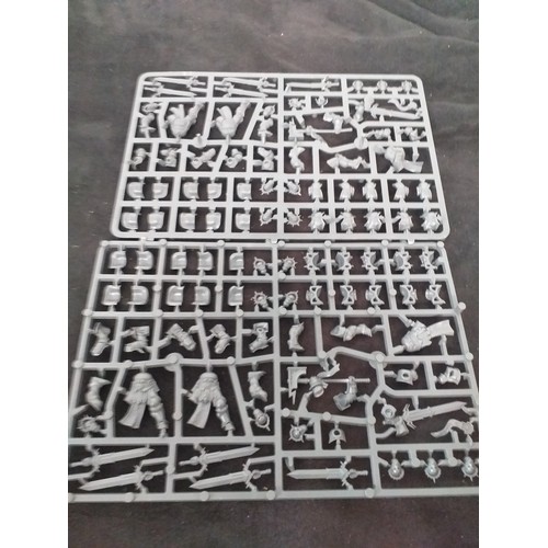 180 - War Hammer figure parts