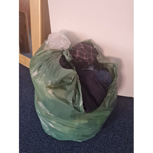 14d - Large joblot of clothes