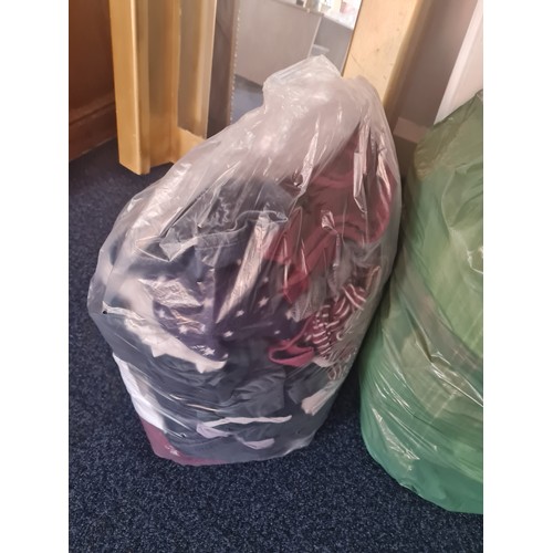 14e - Large joblot of clothes