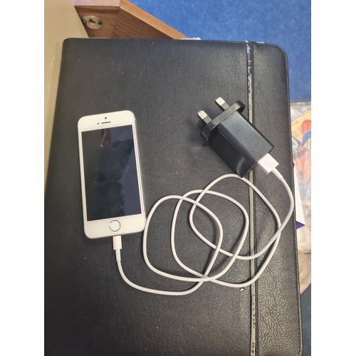 03d - iphone 4 s working with charger