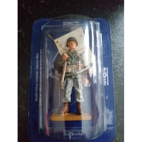 37 - vintage die cast soldier