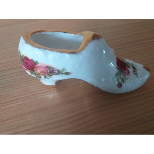 31 - Country rose royal albert boot joblot