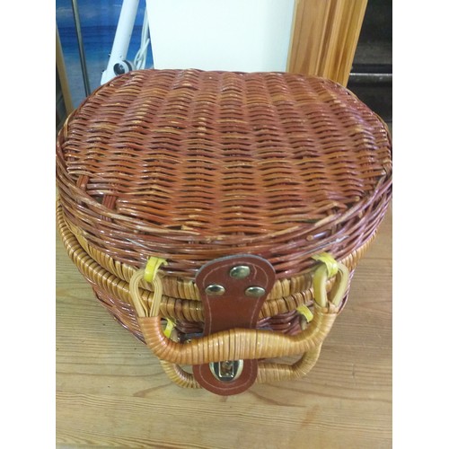 17 - kids small picnic set in wicker basket Missing odd bits