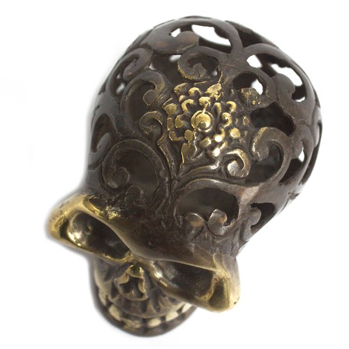 120 - Vintage Brass Skull - Lrg 
7x6 (cm) made from brass
0,89Kg