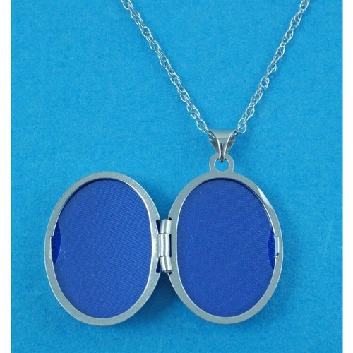 1F - 9ct White Gold plain oval locket.
Locket measures 2.8cm long.
Supplied on a White Gold 18 inch
 Prin... 