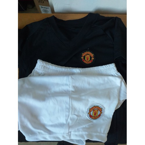 113 - Man united kids shorts and top