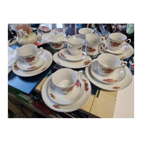 033 - Large tea set