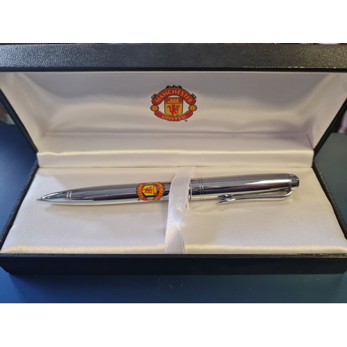 09A - Manchester utd pen in case
