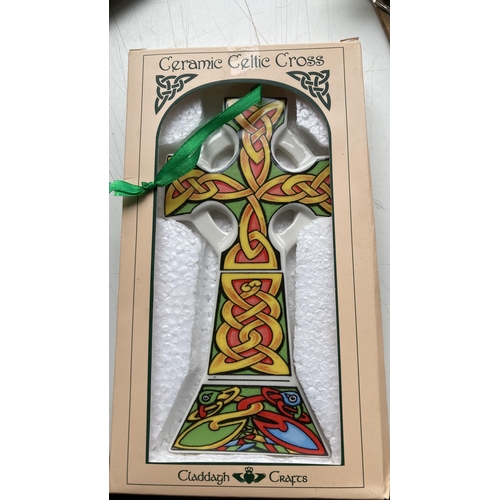 9P - Celtic claddagh cross