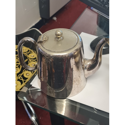 011Q - Vintage teapot