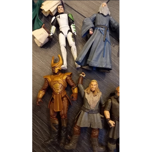 522 - Vintage figures