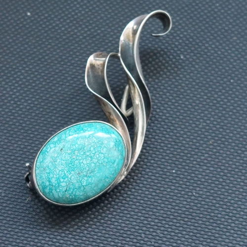 007 - Large silver /turquoise stone broach