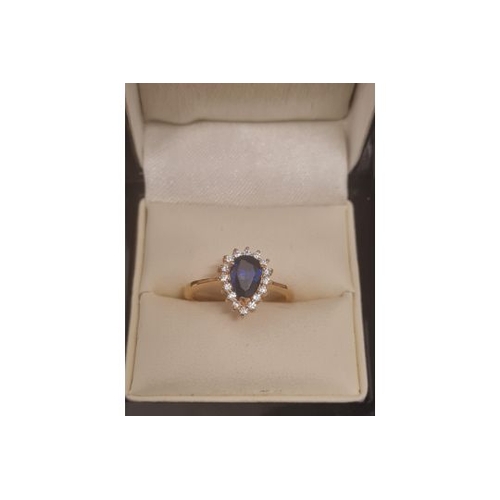 572 - 9ct Yellow Gold on Silver Blue Sapphire CZ  Cluster Ring