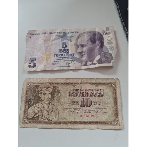 18 - Vintage bank notes