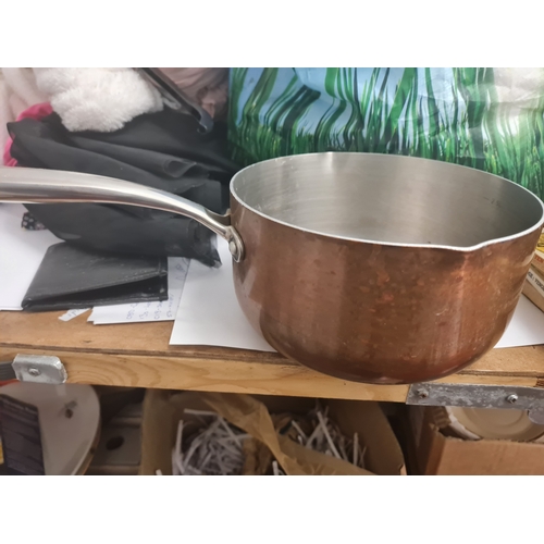 8D - Large vintage copper pot