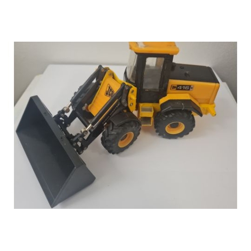 001A - large scale JCB Digger