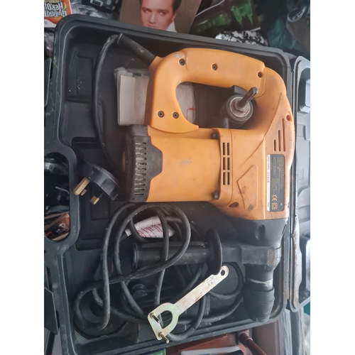 0009D - Jcb cased drill working