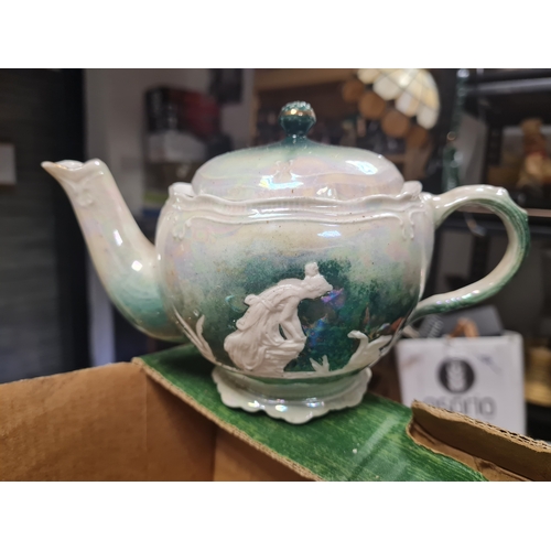 19E - Vintage teapot