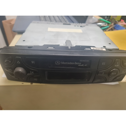 44D - Mercedes benz car radio