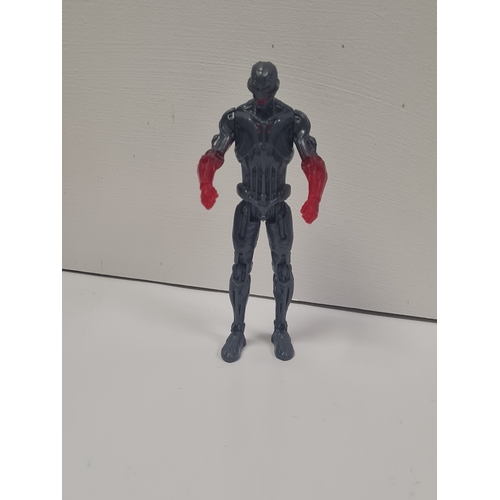 02 - Marvel figure