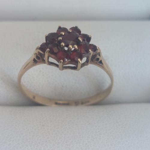 11E - 9ct vintage gold/Garnet ring  size 0/p